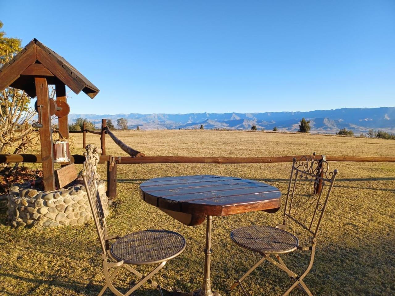 Hostal Drakensberg Mountain Retreat Bergville Exterior foto
